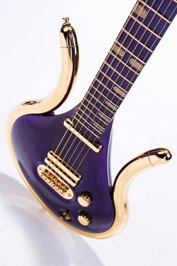MatthewJeffery's tweet photo. Prince’s final guitar. 

A friend toured @PaisleyPark and the guitar is not on show.   She was gutted not to see it.  

This is an important part of Prince heritage.  However painful it is to see it. It is part of Prince’s story. 

@LondellMcMillan or @CharlesFSpicer  can it be put back on display?  Is it still @PaisleyPark ? 

Fams miss it.  

#Prince #PrinceLegacy