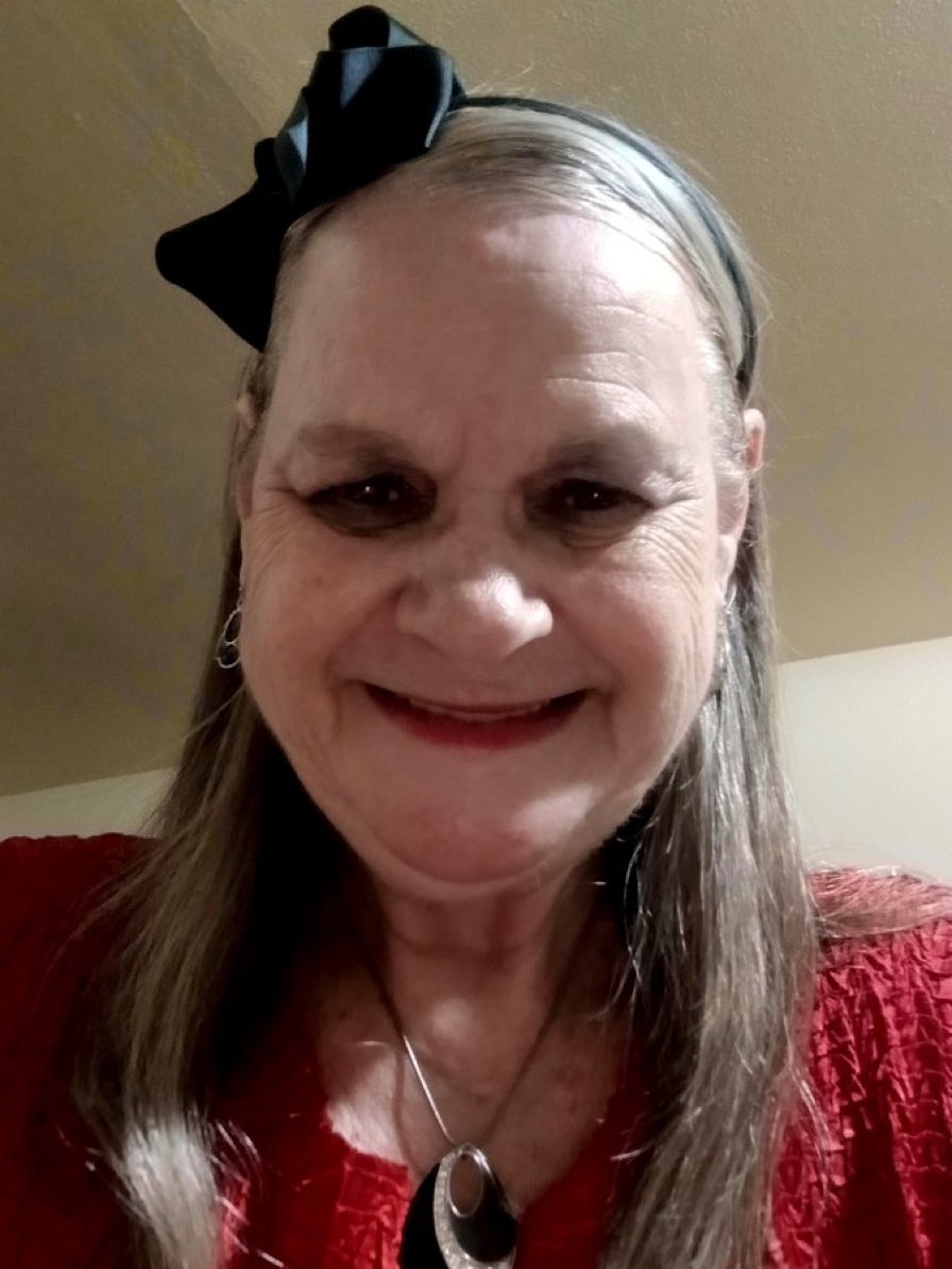 huttinl's tweet photo. me without my glasses 👓 https://t.co/wb54eaLXUA