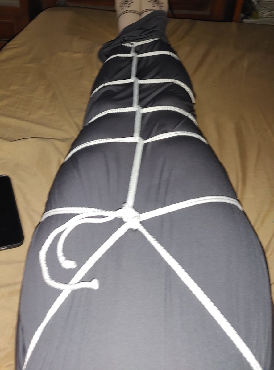 slfy00's tweet photo. belajar shibari bareng ummi, tapi masi kurang rapi ya..

#cder #femboy #shemale #Crossdresser #crossdressermuslimah #shibari #sissy #bdsm https://t.co/daFHhyhxV5