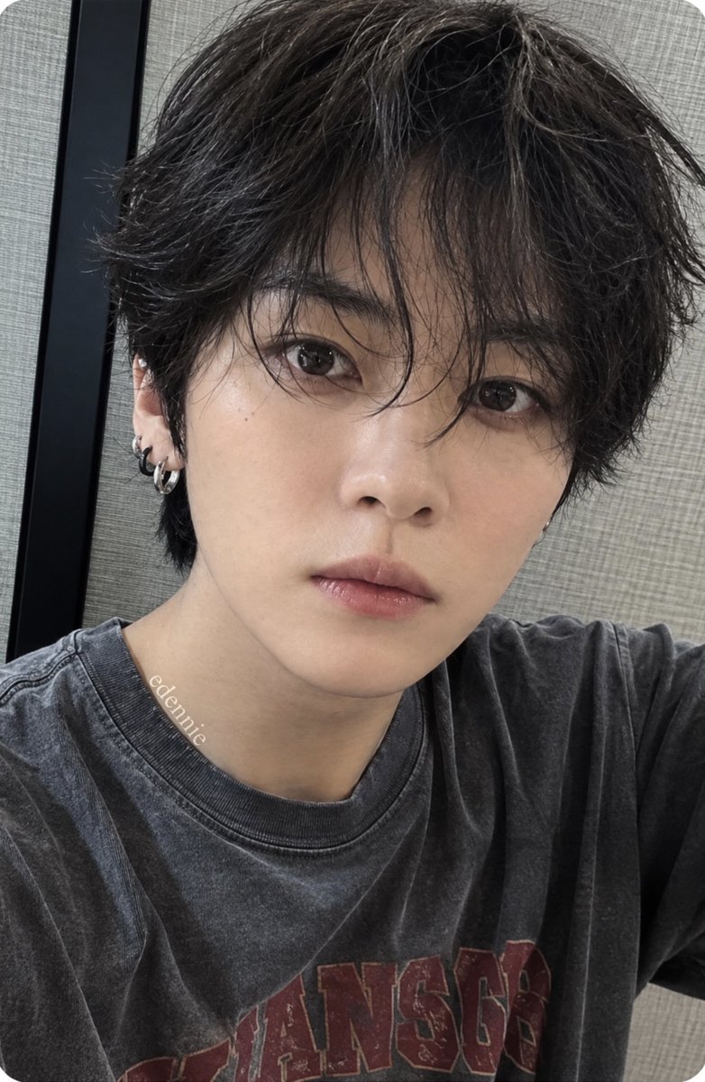 seungelical's tweet photo. boyfriends 🖤 https://t.co/F48MbsmpcV