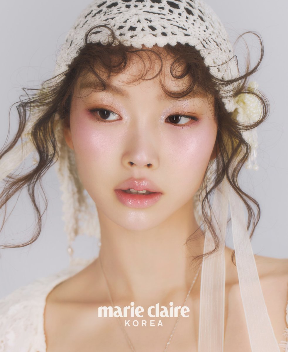 sofiasmithwrg0h's tweet photo. @marieclairekorea 
Makeup: @happyrim 
Hair: @dongkyu4158 
Shop: @efot_shop https://t.co/ddzeEA1EeD