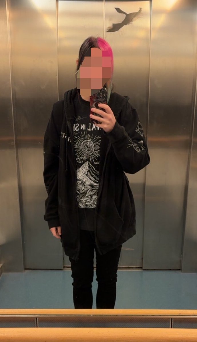Aerisokay's tweet photo. Elevator selfie comparison from my hw vs now 
#edrtwtㅤ #edtwtㅤ https://t.co/iPXXmU0YZA