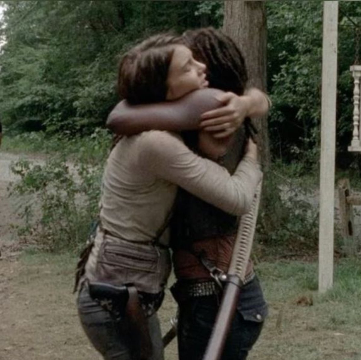 milkantonw's tweet photo. no, maggie, negan will never be your family. this is your real family. https://t.co/tQO3U3jOcq