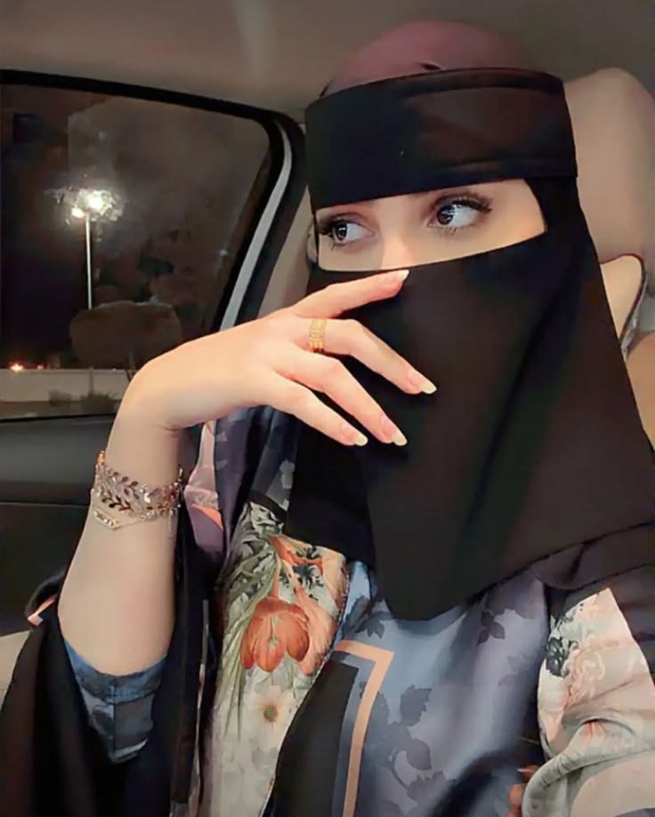 bbb330039's tweet photo. سؤال  للنقاش

اخ ياخذ اخته لتعيش معه بعد وفاة ابو وأمه ولكن زوجته خيرته بين الطلاق او طرد اخته
 ماذا يفعل الأخ في هذا الحاله

رد بكل صراحه..... 🥺 https://t.co/K3szCndt2V
