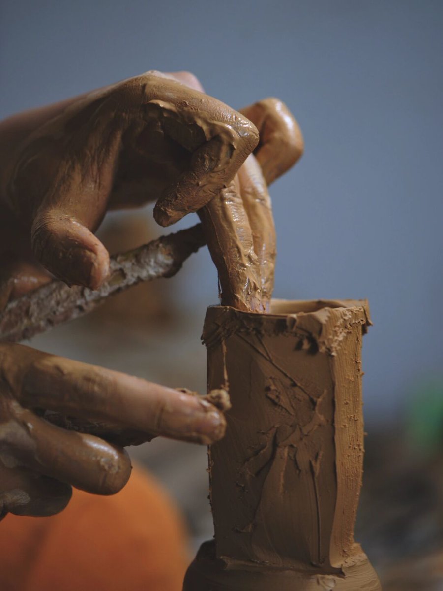peacj495703's tweet photo. Discover the magic of clay hand-building in our weekend art workshop—create your own small pottery piece and feel the joy of shaping raw material into something warm u0026 unique! https://t.co/HdPUBCnySA