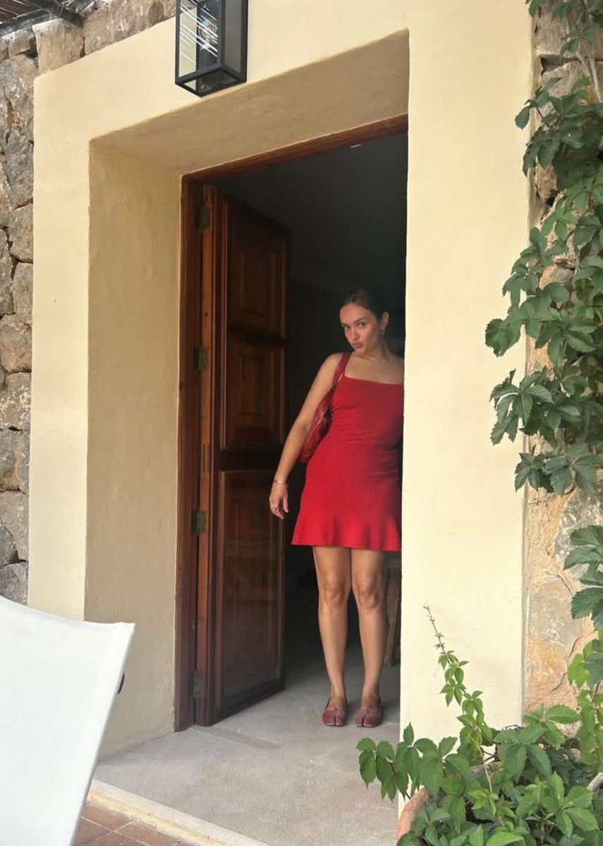 Gizembutbored's tweet photo. the hightowers are on vacation 🏖☀️ https://t.co/tefHAyVuGl
