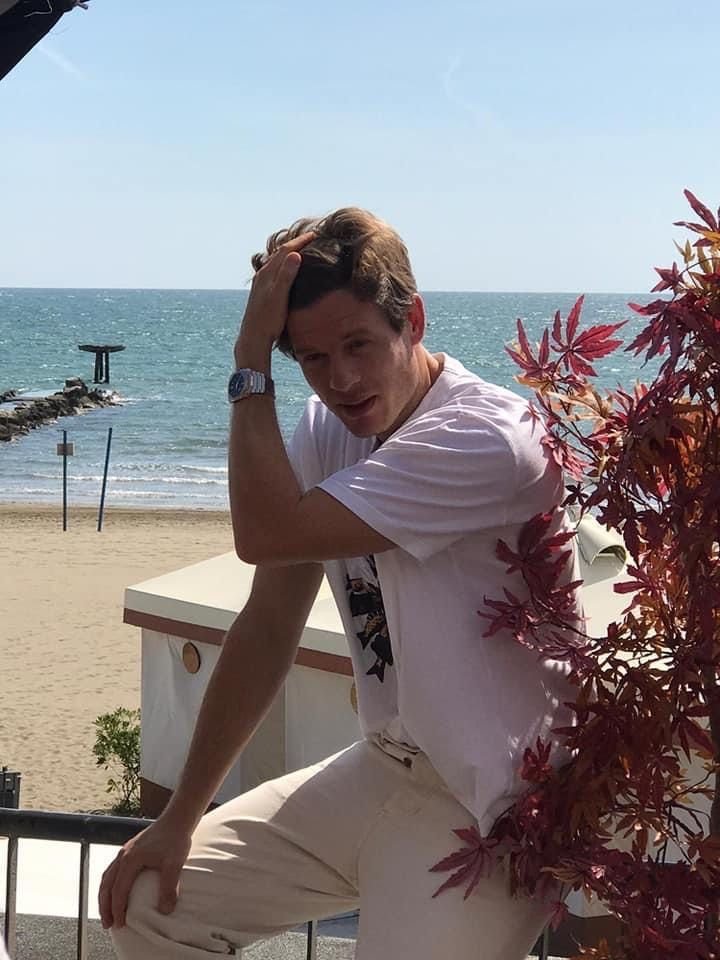 Gizembutbored's tweet photo. the hightowers are on vacation 🏖☀️ https://t.co/tefHAyVuGl