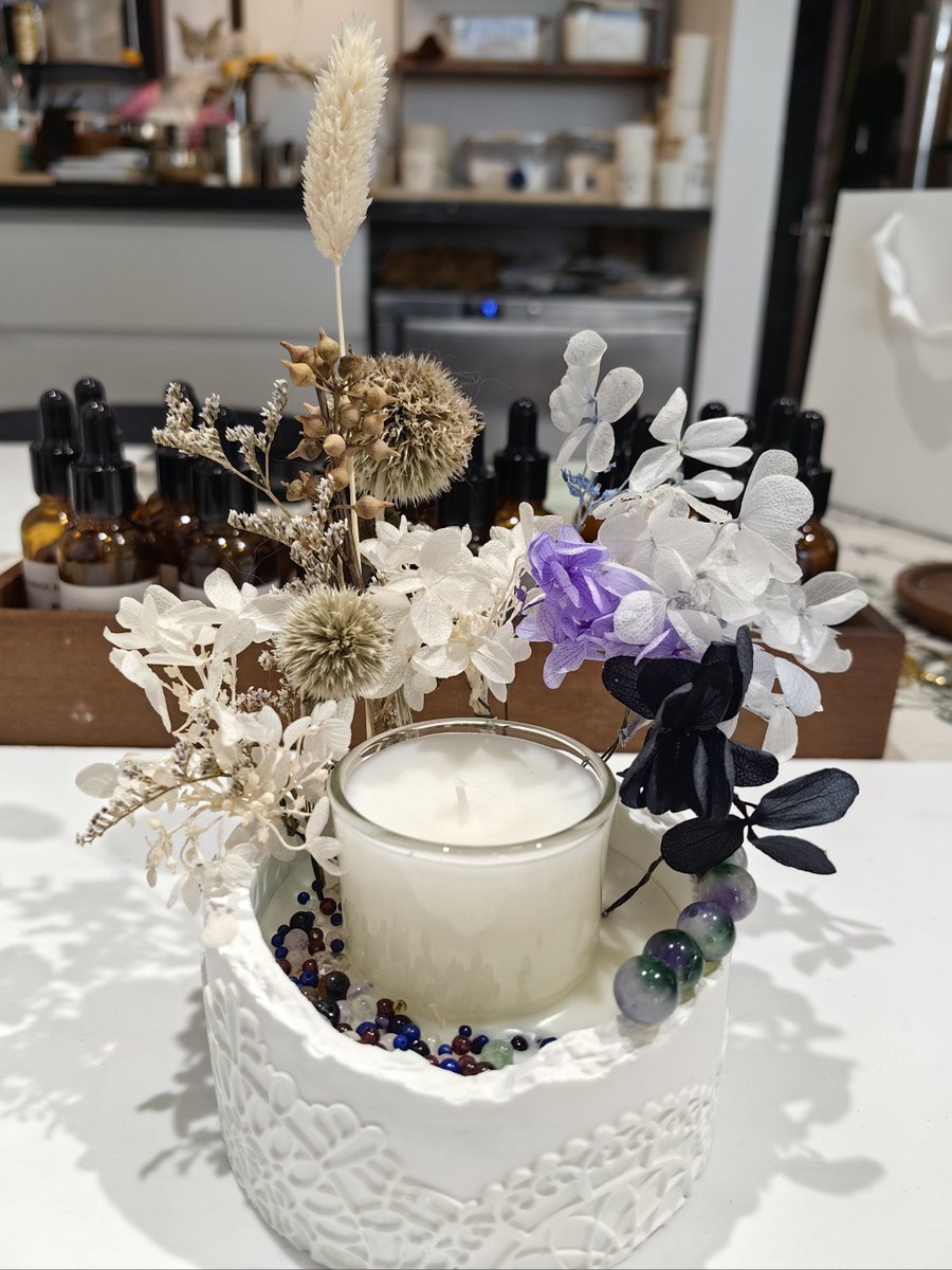 HaywoodVasyy's tweet photo. Turn an old mason jar into a cute candle holder! Add some dried lavender and tea light for a cozy weekend vibe. https://t.co/iGz0P7JuEr