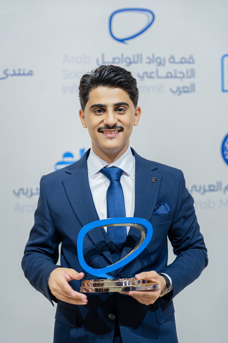 hemex_777's tweet photo. ولله الحمد حققنا اكبر انجاز ⭐️
تحقيق جائزة افضل صانع محتوى رياضي 2026🏆
 من قمة الاعلام العربي في دبي 🇦🇪 https://t.co/wqkv8iW9jq