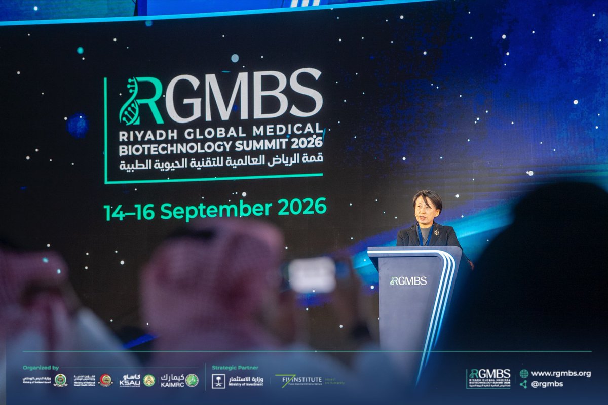 rgmbs's tweet photo. ضمن البرنامج العلمي لـ قمة الرياض العالمية للتقنية الحيوية الطبية 2026، استعرضت الدكتورة يون هي تشوي التجربة الكورية في بناء الكفاءات المتخصصة في التصنيع الحيوي، مؤكدة أهمية تأهيل القوى العاملة بالتوازي مع تطوير منشآت التصنيع، من خلال مراكز تدريب متخصصة تحاكي بيئة الإنتاج الفعلية وتستخدم تجهيزات التصنيع لأغراض التدريب.

كما استعرضت نموذجا مقترحا يبدأ بتحليل احتياجات القوى العاملة، ثم تطوير مركز تدريبي بالتعاون مع خبرات كورية، وصولا إلى دعم التصنيع المحلي وبناء قدرات وطنية مستدامة في التقنية الحيوية.

#RGMBS2026
#Medical_biotech_excellence
#قمة_الرياض_للتقنية_الحيوية