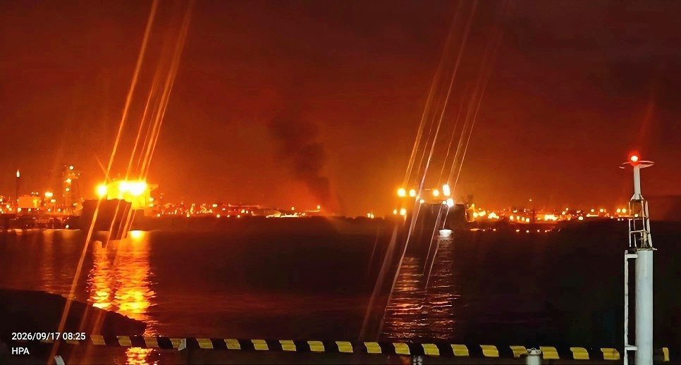 HafzariViews's tweet photo. —❗️🇸🇦/🇾🇪 NEW: Impacts at Yanbu, Saudi Arabia, from Ansar Allah's latest missile barrage https://t.co/t82iKh3dyN