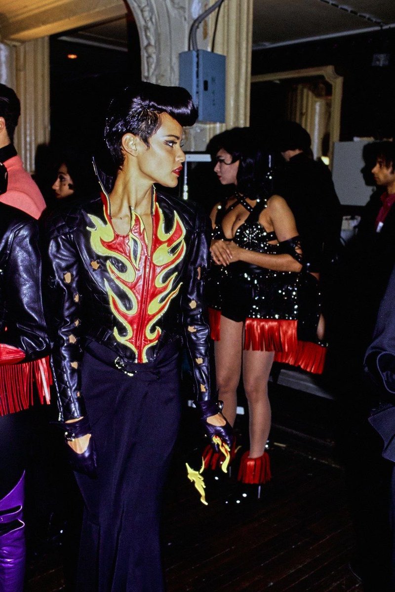 ccequioa's tweet photo. backstage @ thierry mugler during the ‘90s https://t.co/Zw7QjKvr0Z