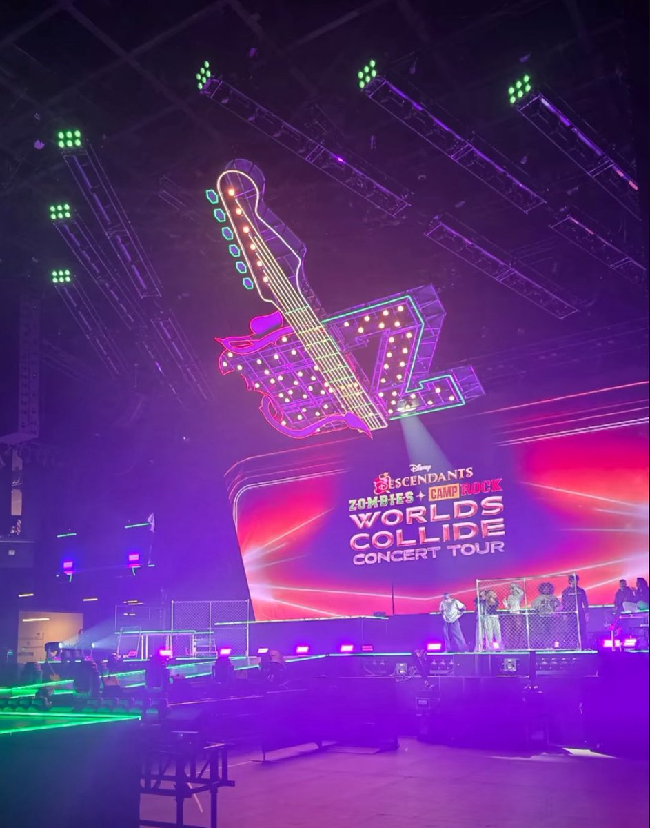descendantstrr's tweet photo. 🚨 First Look at the Descendants/Zombies/Camp Rock: Worlds Collide Concert Tour Stage https://t.co/VLk8Nj3IV7
