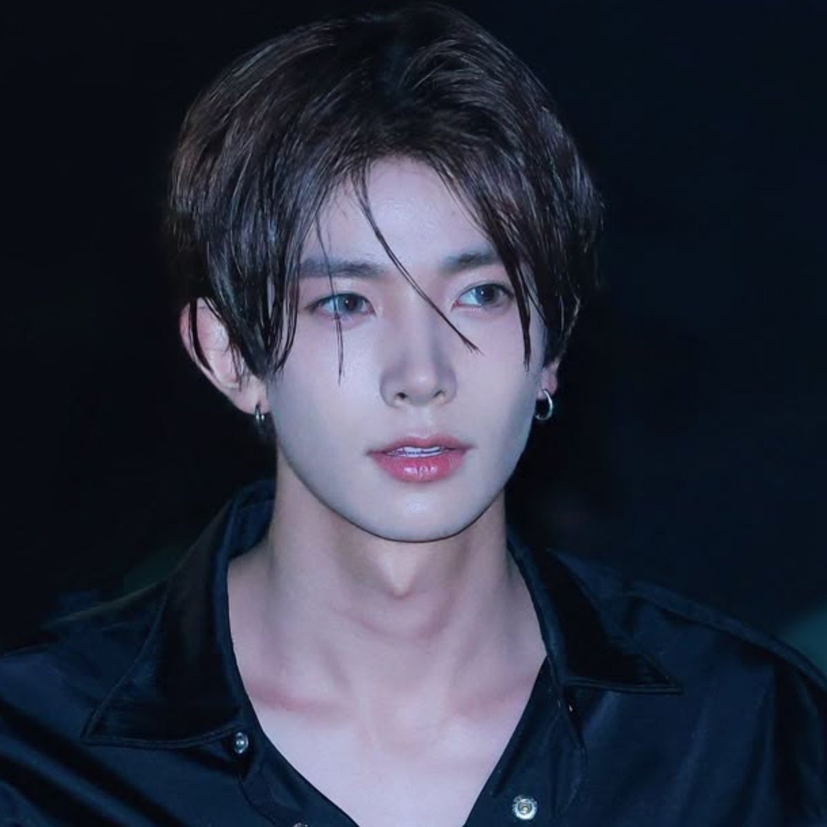 heesdiors's tweet photo. i need heeseung x prada back immediately https://t.co/0pT9cmCFWn