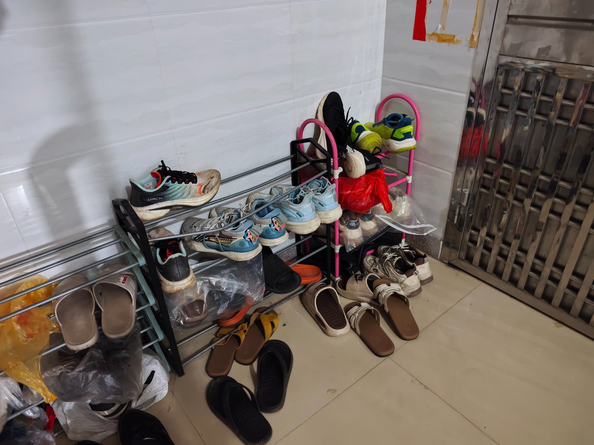 yankongbu's tweet photo. 下班路上本来打算回家的路过学生的出租屋一下子给迷住了 那我只能好好喂养一下你的闪击了包裹感真好 https://t.co/CEYwnrzONw