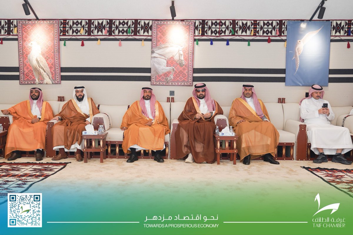 s_almogbel's tweet photo. تشرفت اللجنة الوطنية التجارية بـ #اتحاد_الغرف_السعودية بزيارة غرفة الطائف، واللقاء بإدارتها وأعضاء مجلسها ومنسوبيها، مثمنةً حسن الاستقبال وكرم الضيافة، ومتمنيةً للغرفة ومنسوبيها دوام التوفيق والنجاح. https://t.co/bKGdtKNXf1