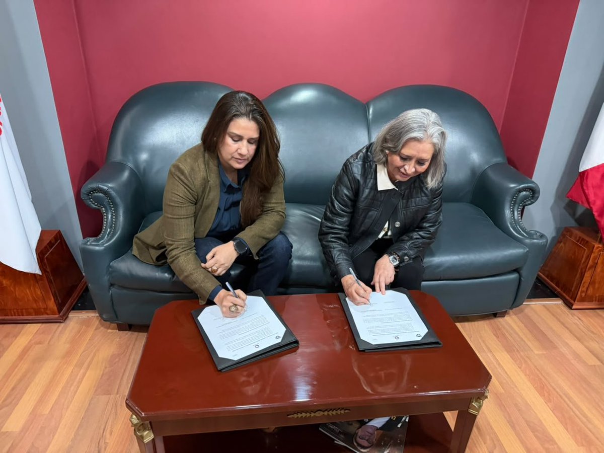 CANACINTRAMex's tweet photo. 🚛⚡ CANACINTRA y Zacua suman esfuerzos para impulsar la electromovilidad en México.

Con este convenio se promoverán proyectos de vehículos eléctricos y la integración de empresas nacionales a su cadena de valor, fortaleciendo la innovación, proveeduría y desarrollo tecnológico. https://t.co/PcUtJiCJp8