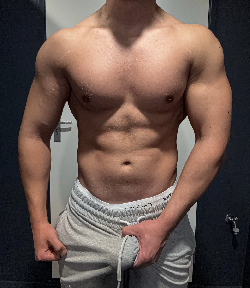 BDMaster23's tweet photo. First post and already got your attention 😈🍆 

Follow for more this is just the beginning… 

#findom #master #alpha #muscles #dominant #straight #gym https://t.co/8hqQgEKPuL