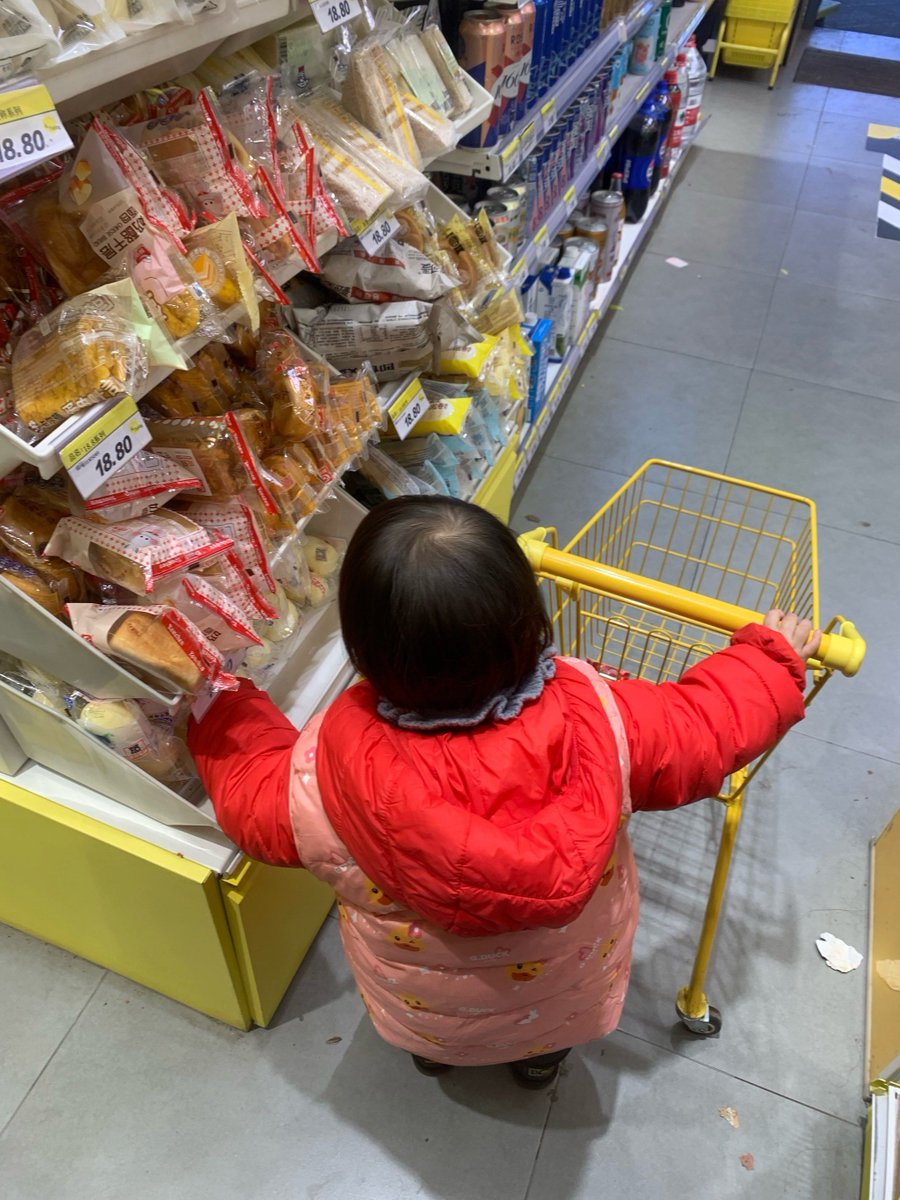 dovet189656's tweet photo. A stranger held the door for me when my hands were full with groceries and a fussy kid. Small act, big warm feeling! https://t.co/7AGji732BJ