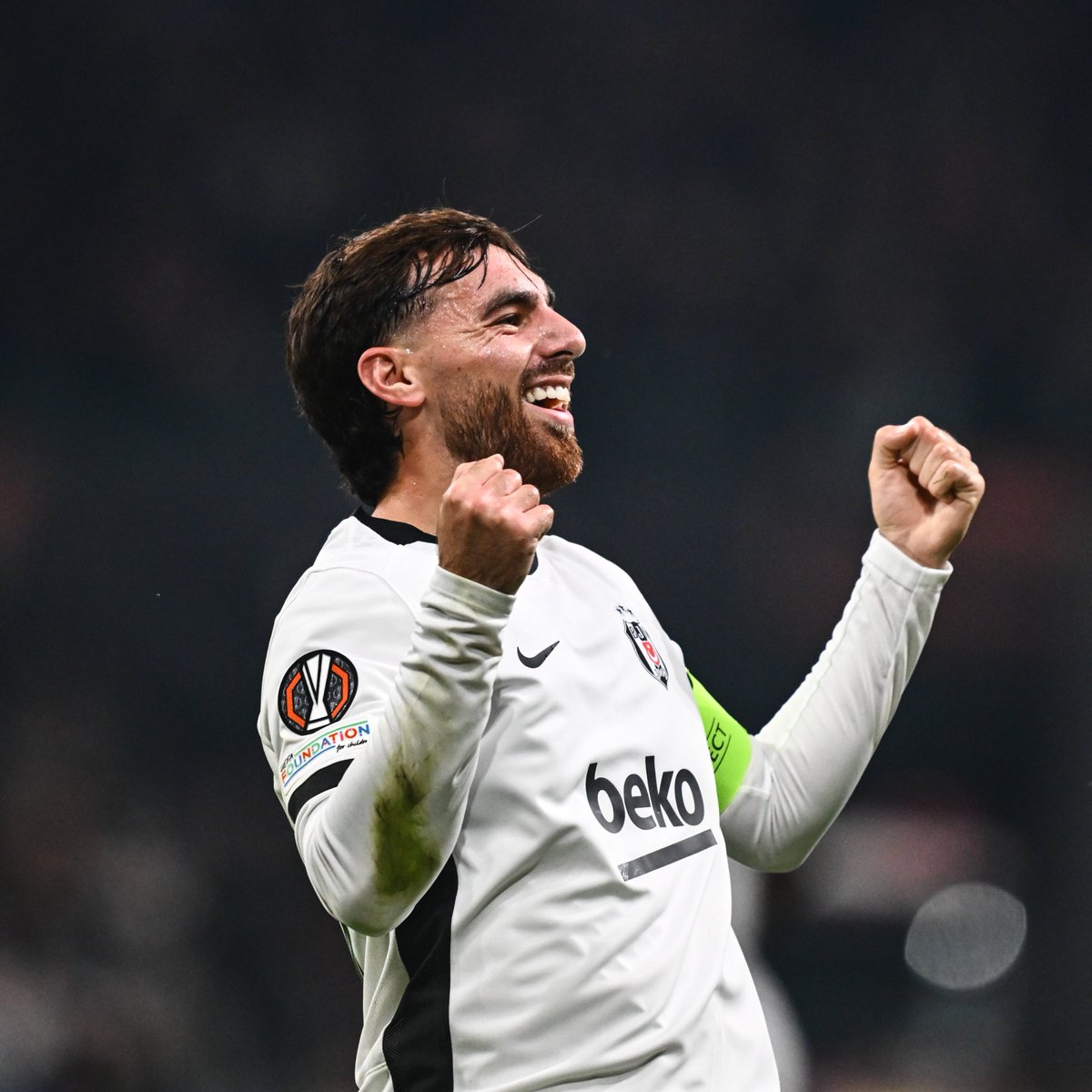 mackolik's tweet photo. Beşiktaş'ın her şeyi; kaptanı, maestrosu, dinamosu...

🦅🌟 https://t.co/T6wcG89omu