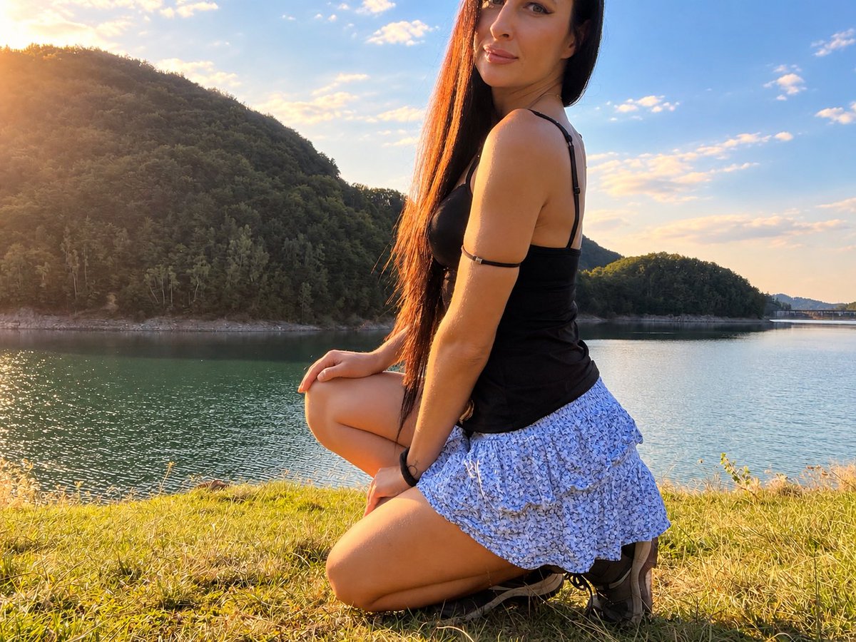 AlishyaAmes's tweet photo. Would you stay for the view… or for me? 👀 #AlishyaAmes #Brunette #OutdoorGirl #NatureGirl #LakeView #GoldenHour #SummerVibes #TravelGirl #PrettyGirl #Gorgeous #Model #Lifestyle #Wanderlust #SunsetVibes #GirlNextDoor #Tease #MysteryGirl #JustForFun https://t.co/kuXf1P0jPP