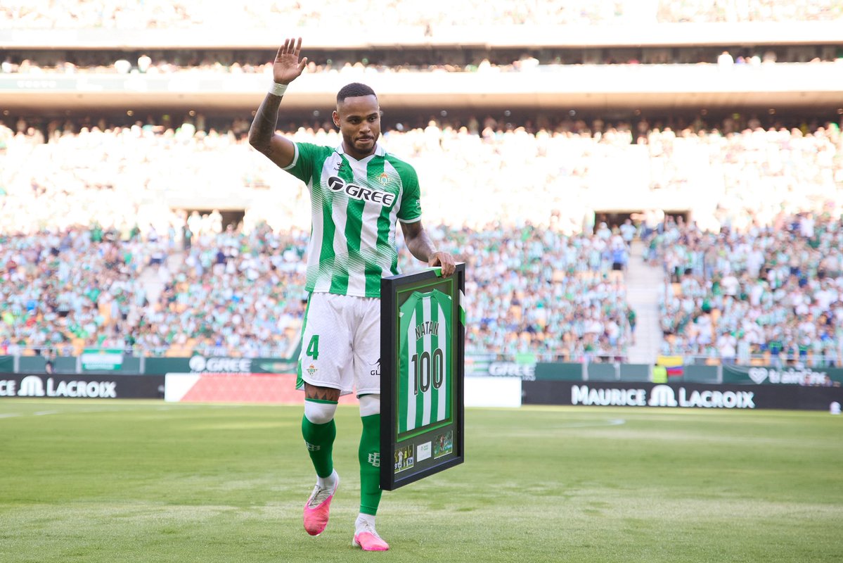 Natansouza0404's tweet photo. 100 partidos defendiendo esta camiseta y una victoria para hacer este momento aún más especial. 
Te quiero Betis 💚🤍 https://t.co/pIOAuiGwHP