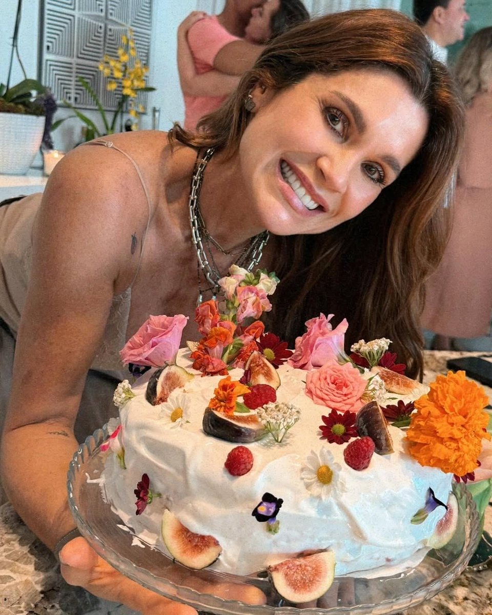 FlaviaAplace's tweet photo. #flaviaalessandra : seu sorriso é a luz no fim do túnel para mim ❤️ https://t.co/KnwXzAWONL