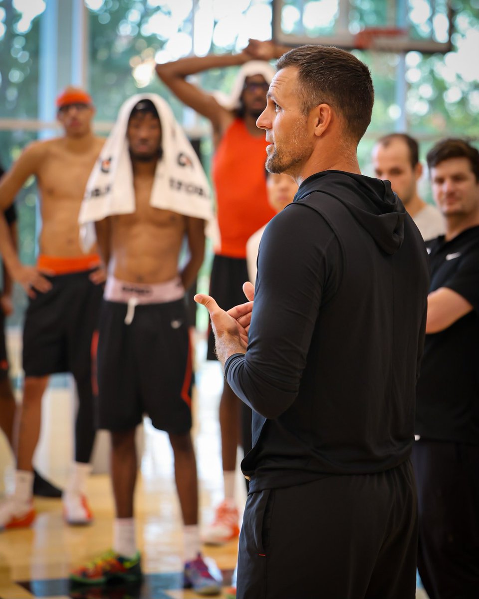 BeaverMBB's tweet photo. A big thank you to Coach Canham for providing some words of inspiration after our workout this morning! 

#GoBeavs https://t.co/4YUUyCrgoY