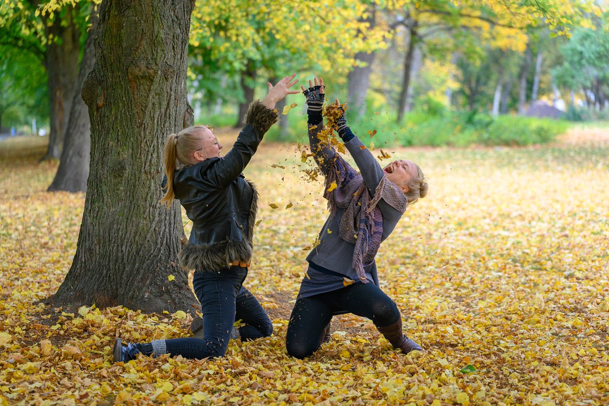 mafoto_'s tweet photo. A great day, 2021 with Katja and Anja, twin sisters. We did a tfp photo session outdoors and the joy from the sisters made me at least ten years younger. 🤣📸 #twins #sister #women #playing #blonde #happy #sweden #siblings #autumn #fall #tfp #collab #portrait https://t.co/pV7CUIfpaQ