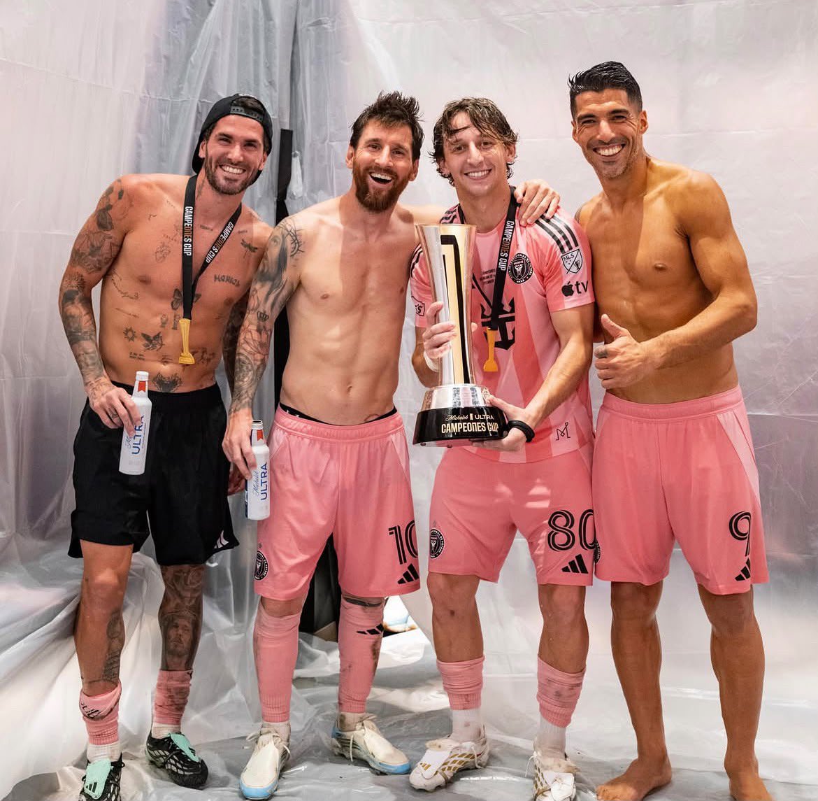 Uricarp91218's tweet photo. Lo generoso que es el futbol https://t.co/GsyIPnhKYk