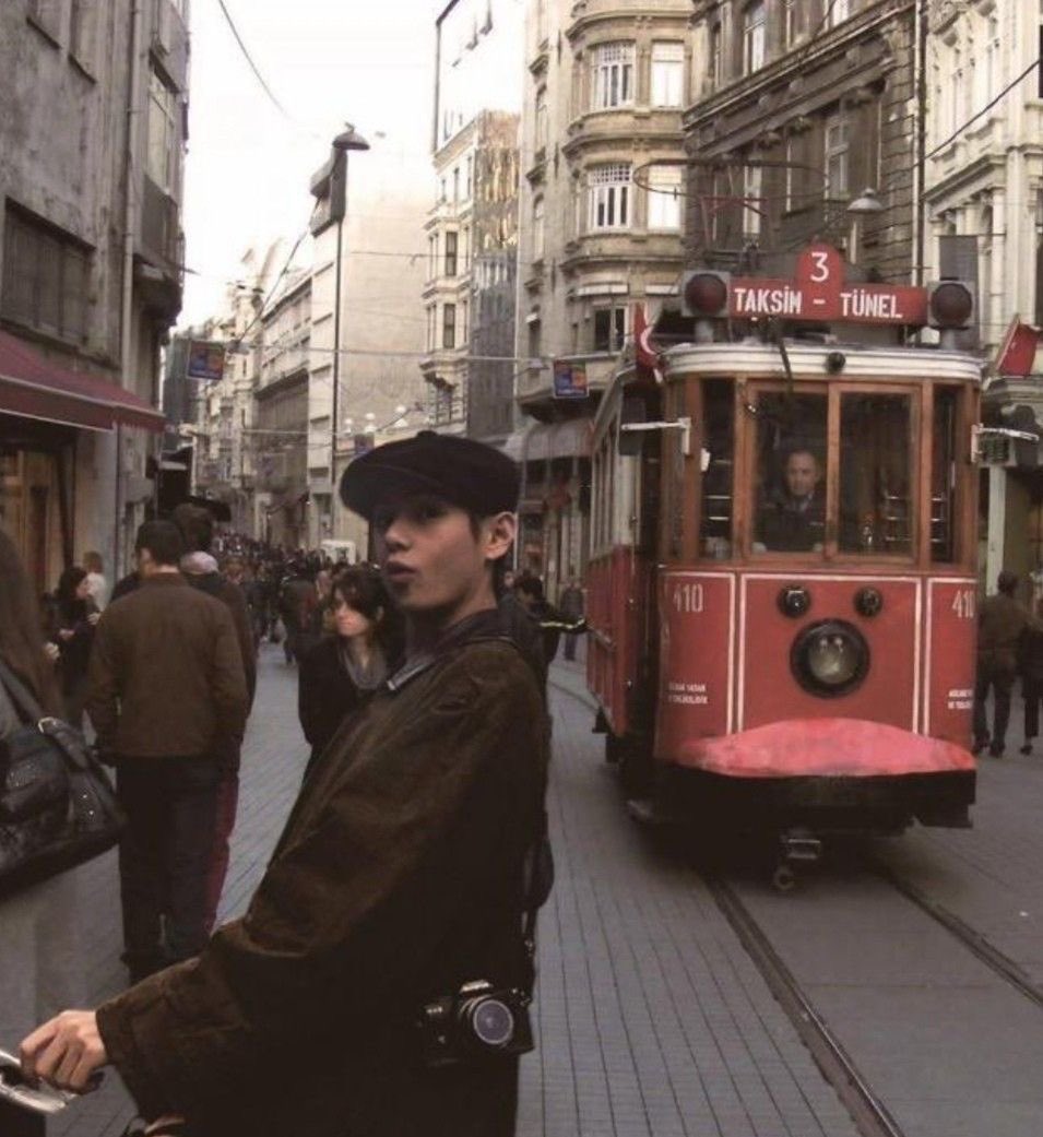 smy7ykvm's tweet photo. taehyung istanbul’da turlarken bize ozel dump atcak misin yoksa ask iptal mi https://t.co/ru5UYZ5Yz5