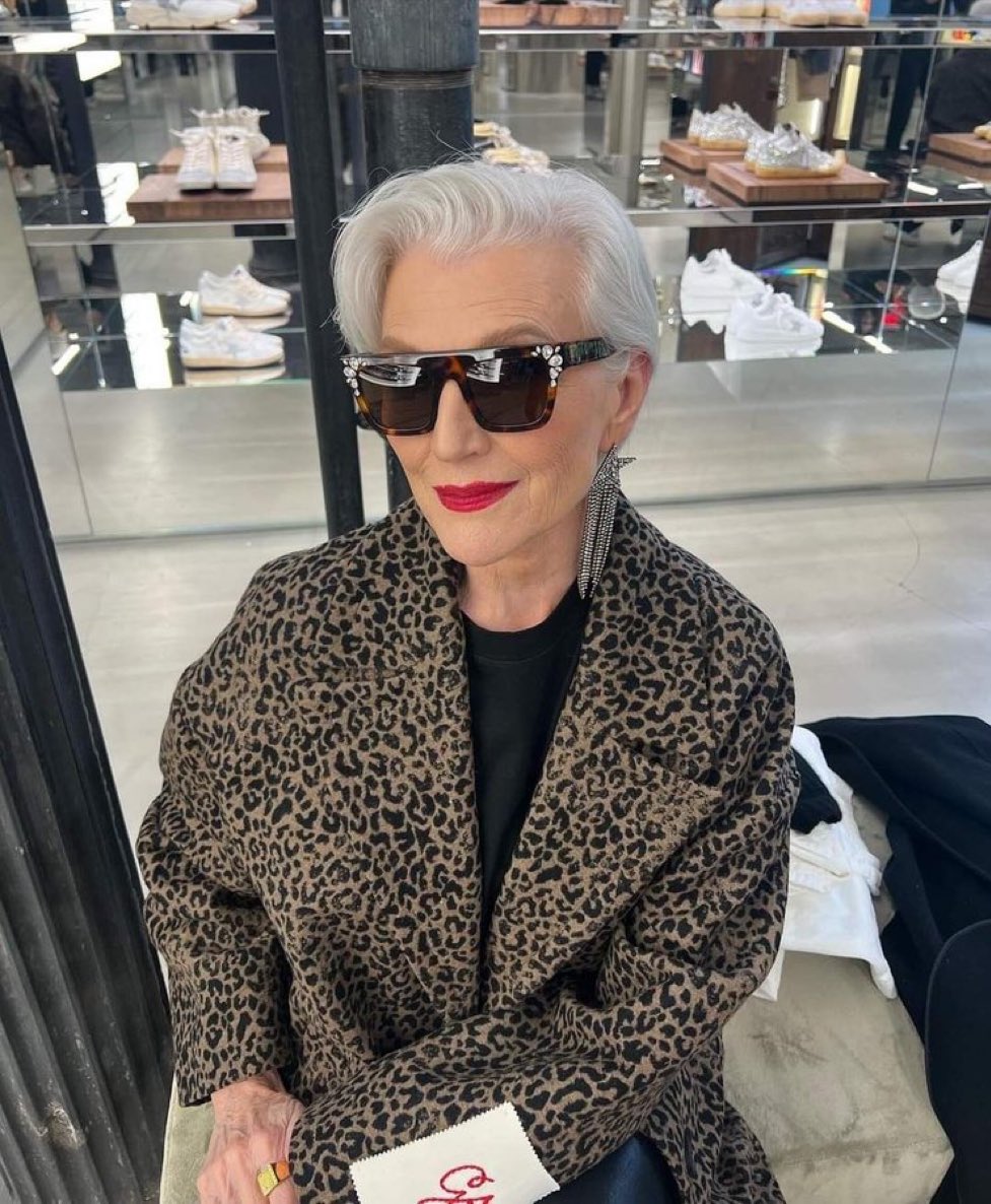 TESLAVCARS's tweet photo. Be completely honest…
How does my mom look?

A) Good
B) Bad

Vote below 👇 https://t.co/Cal8JU1XUb