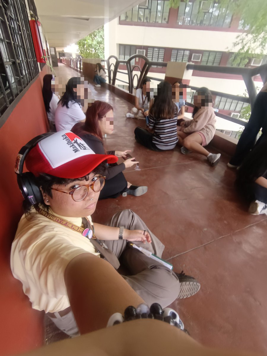 transvampirs's tweet photo. uni student life

90% aktibismo 10% Actual Classes https://t.co/XSlXnYQH4i