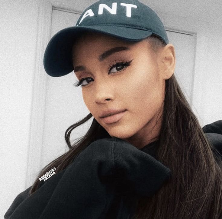 badthing_grande's tweet photo. ☀️🎧😙🍂 https://t.co/lBjiT5YD0d