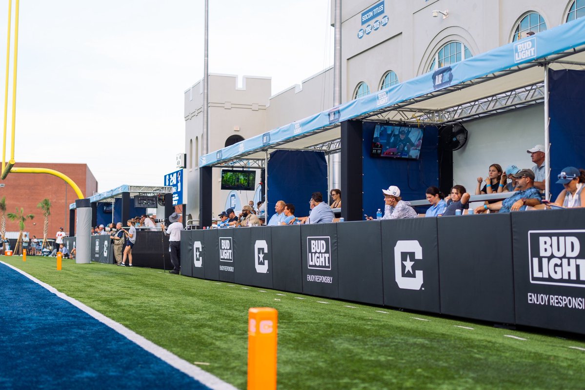 CitadelSports's tweet photo. Upgrade your game day experience in the Blue Zone Suites 🔵

🍽️ All-Inclusive Food
🥤Private Cash Bar
✨Dedicated Wait Service
📺 TVs + Fans 

Reserve Private Suites: https://t.co/kftQErWXCx https://t.co/YGKillTlYT