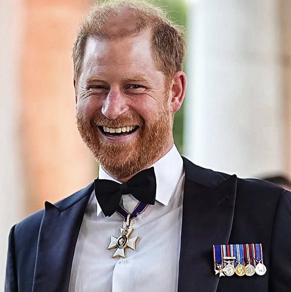 nancytsidley's tweet photo. Why is that loser wearing the medals Queen Elizabeth gave him!?! https://t.co/inFJVYINj2