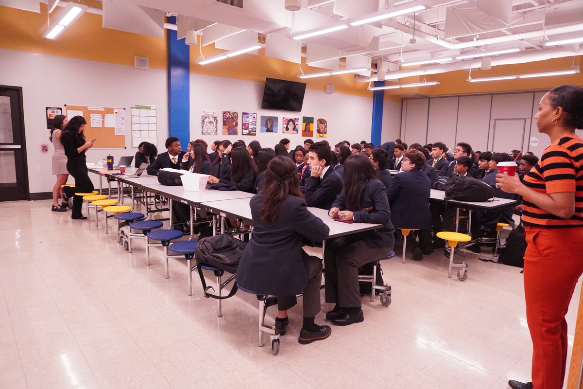 CristoReyATL's tweet photo. And they’re off! 🔥💼 Our students officially began their CWS journey! Here’s a glimpse at day one. #workbasedlesrning #futureprofessionals #collegeprep https://t.co/JxYDgYq5Aa