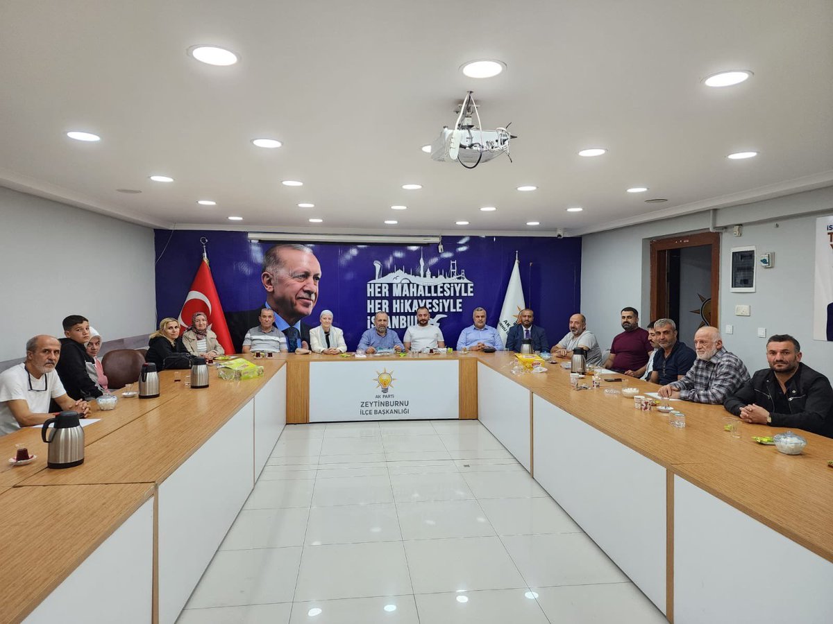 CihanKaba19's tweet photo. 📍Bizim Hikayemiz Seyitnizam Mahallesi
📍  #HerMahallesiyleİstanbul
#HerHikayesiyleİstanbul

Ben olmasamda olur demeyen, 
Davasına gönülden bağlı mahalle yönetim kurulu üyeleriyle bir araya geldik. #seyitnizam #mahallesi #akparti 🇹🇷 @abdullahozdemir @abdullaharidoru https://t.co/JipIyO1rfe