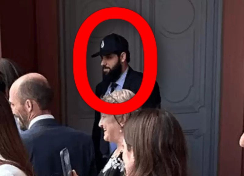 juanvazquezcfp's tweet photo. Mario Suli es un joven de unos 30 años oriundo del barrio porteño de Barracas. Pertenece a la corriente ortodoxa del judaísmo Jabad Lubavitch, espacio a través del cual se vinculó con Javier Milei.
(Se lo refiere al mossad) https://t.co/nwEe8DufCs