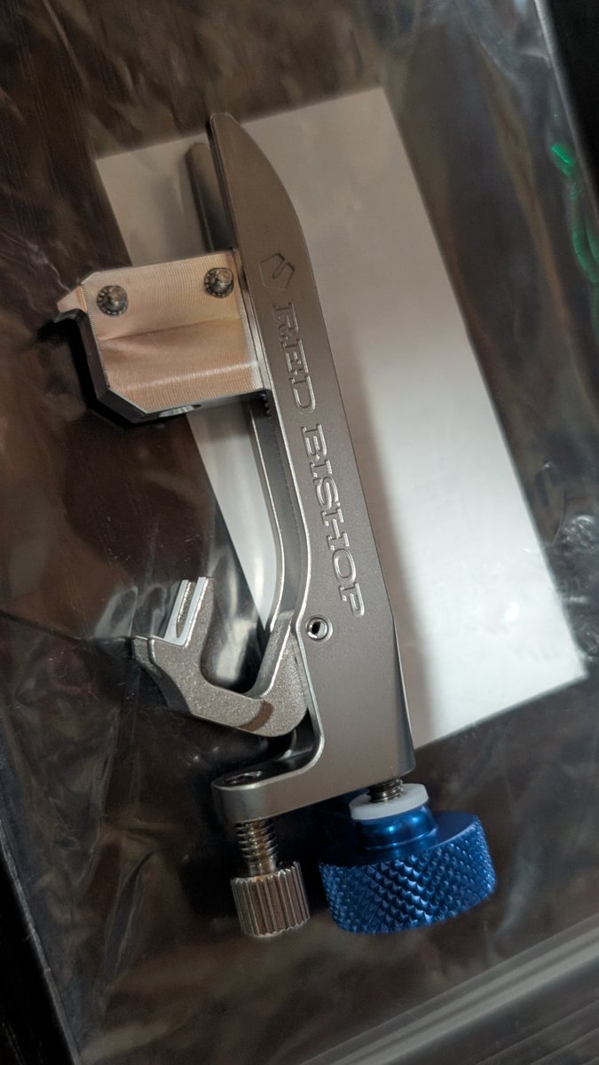 WingySheep's tweet photo. おはようございます

ドロップC用フロイドのオクターブチューニングをしようと思ったら、モントルーの調整用ツールを紛失していました(´；ω；｀)

せっかくなので、RED BISHOPの方を購入

今後、GOTOH GE1996 への載せ替えを検討中のギターがあるのでそれも考慮して……( 'ω') https://t.co/PL8GffF32X