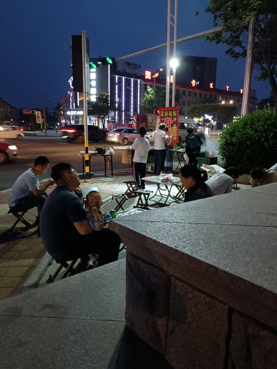 MichelleWendel's tweet photo. [The old food stall lights up at midnight—grilled skewers sizzle, hot sake steams, and tired souls share small laughs. This is where the night finds its gentle warmth.]， https://t.co/D50XiVH27w
