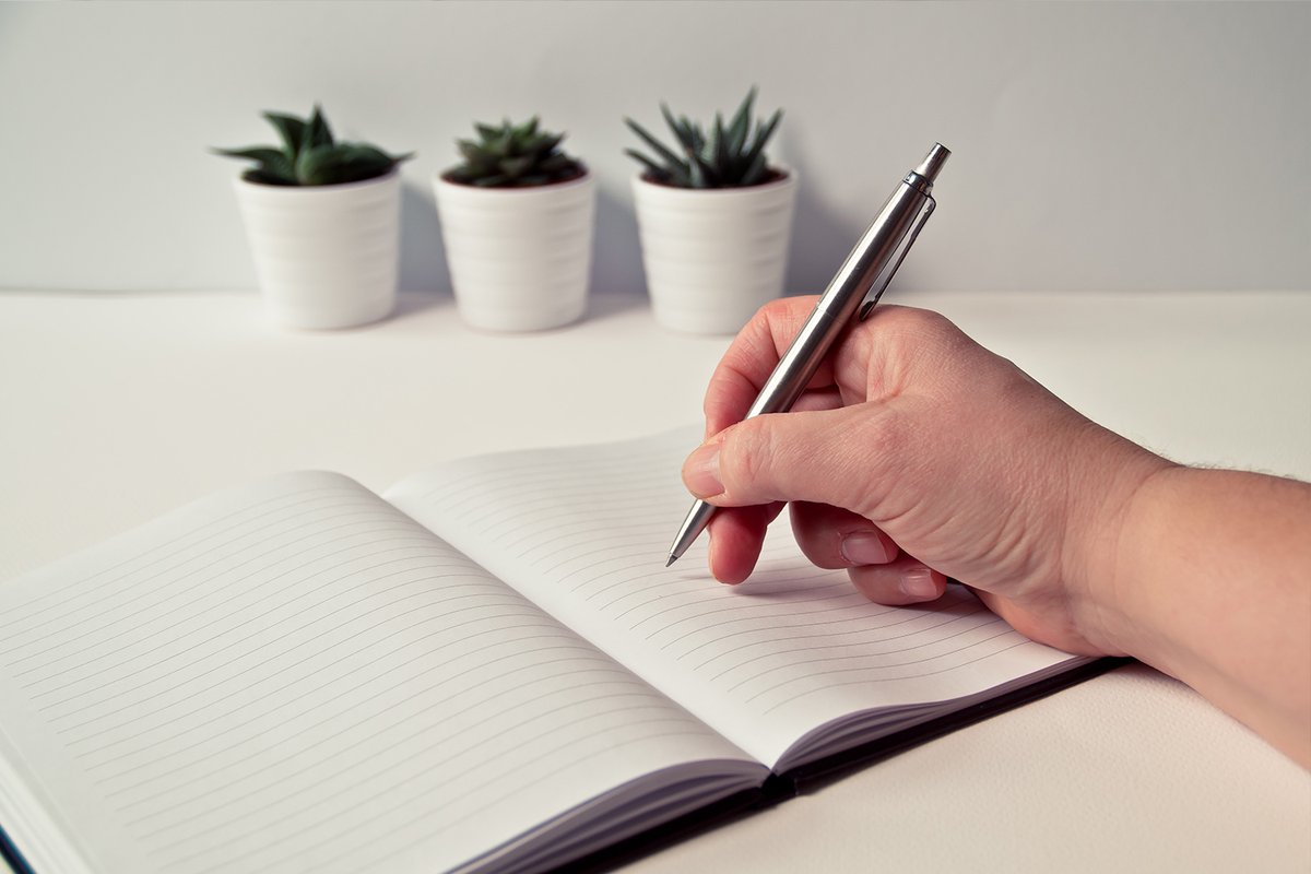 adelk878909's tweet photo. New to journaling Start small! Write down 1 thing that made you smile today—this tiny habit can boost your mood and creativity. https://t.co/KoIFYZiS9t