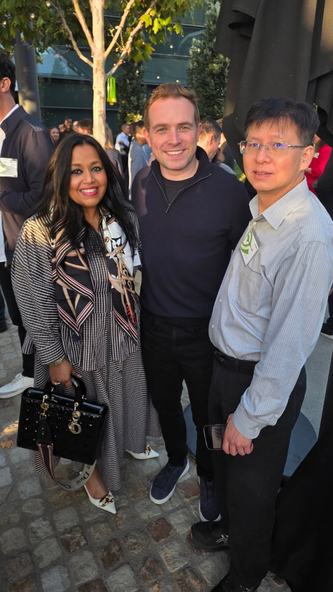 ChronoScaleCorp's tweet photo. Great things happen when the AI ecosystem comes together. 🚀

@ChronoScaleCorp's CPO Lawrence Lam and Head of Global Partner Alliances Deepali Velayuthan joined @nvidia leaders and fellow NVIDIA Cloud Partners at the NVIDIA AI Ecosystem Reception.

Proud to be an NVIDIA Cloud Partner and part of the ecosystem building what’s next in AI.

#ChronoScale #NVIDIA #AIInfrastructure #AIEcosystem