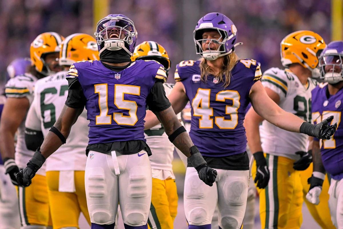 SKOLaMANIAC's tweet photo. With all 👀 on Brian Flores &amp; Ben Johnson for this weekends @Vikings VS @ChicagoBears game, my 🔑 matchup for a Vikes Victory is our EDGE combo of @UnoErra &amp; @AndrewVanGinkel going up against the offensive tackles of the Bears, Braxton Jones (LT) &amp; Darnell Wright (RT). #SKOL😈💜 https://t.co/w22LEB6Jme