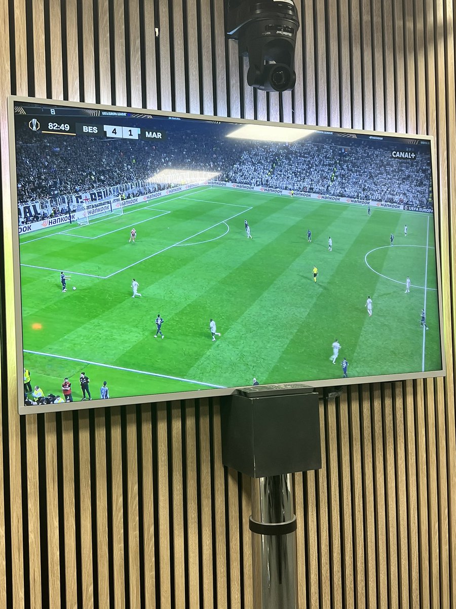 familystef's tweet photo. Comment c’est possible de s’écrouler autant en deuxième mi-temps , tu gagneras jamais un match en jouant seulement 50 min c’est pas possible de voir 2 visages complètement different comme ça c’est fou #TeamOM https://t.co/Cg6Lqbzb1N