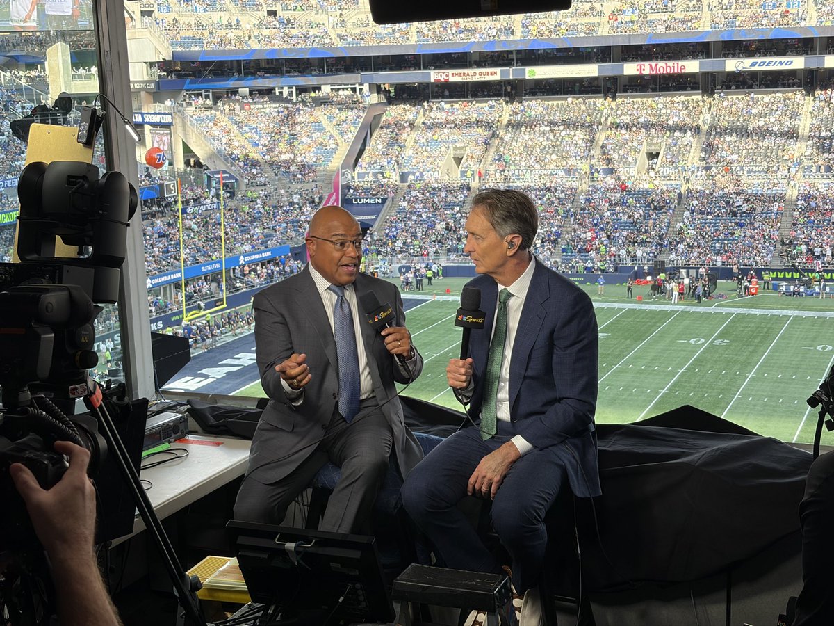 NBCUniversal's tweet photo. NBC Sports delivers 25+ million viewers for both the NFL Kickoff Game and Sunday Night Football opener, first time since 2015. https://t.co/wZFP8yqo8q https://t.co/pCx2A9EH35