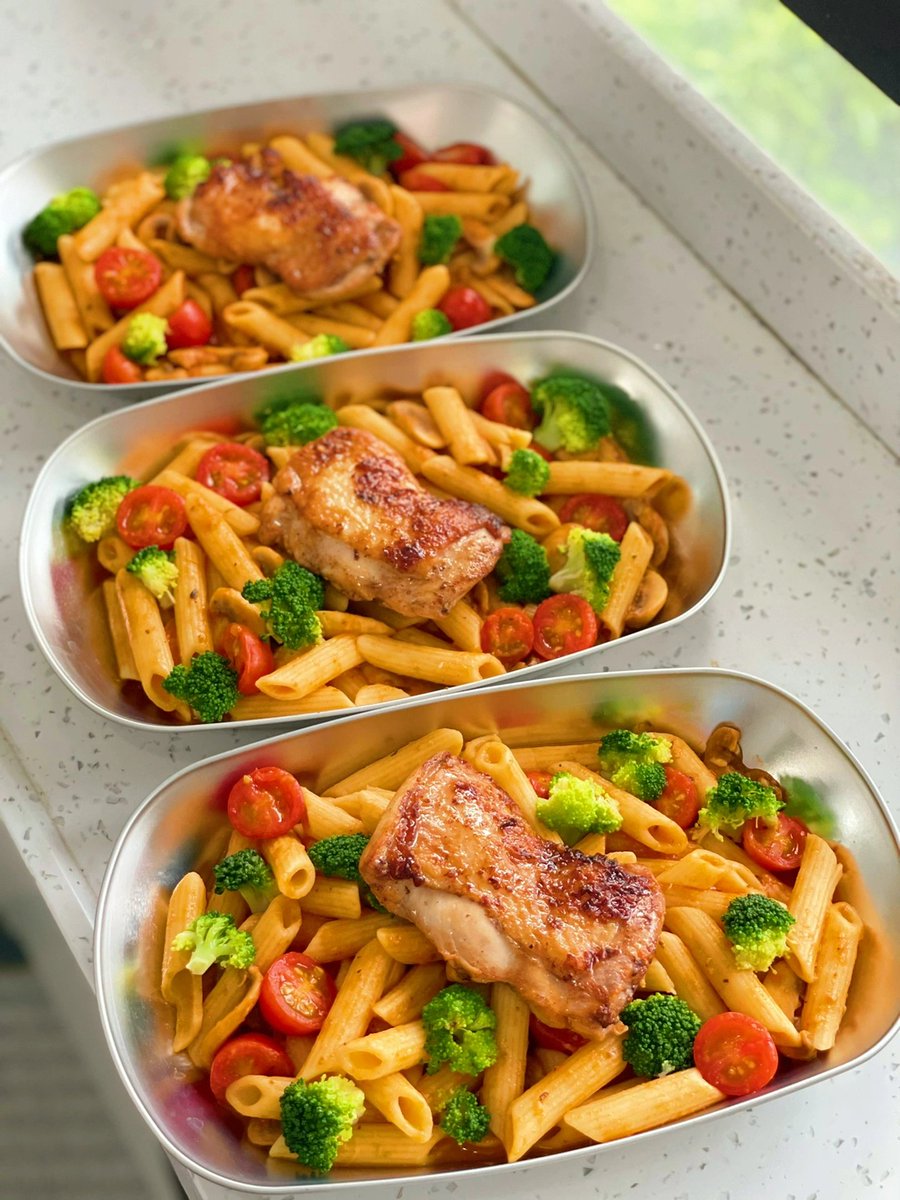 aellb326880's tweet photo. Todays easy dinner: creamy tomato pasta topped with fresh basil and a side of steamed broccoli—quick, flavorful, and perfect for a cozy weeknight! https://t.co/9bsE0mATiB