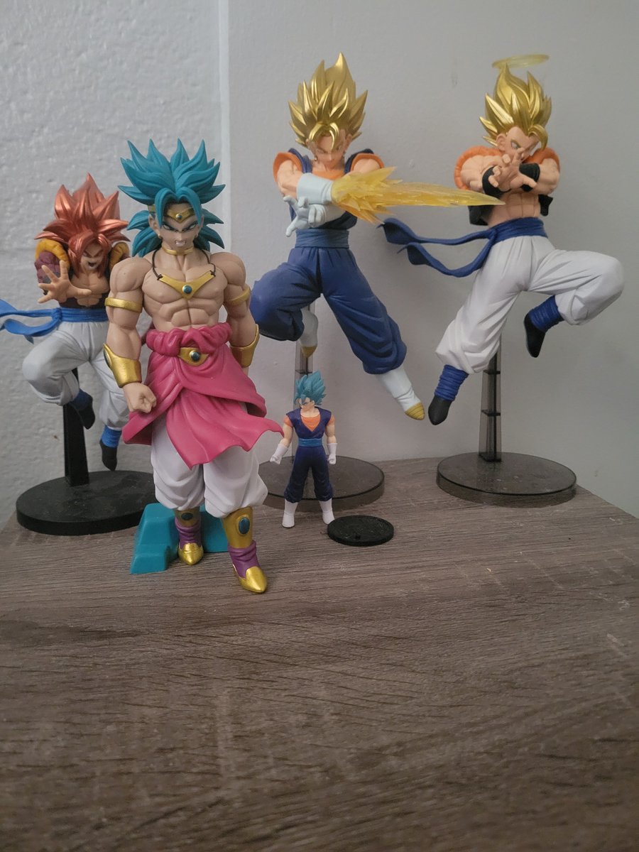 GoodLawdBeerus1's tweet photo. Dont mind the stuffed animals, shelf space is low around here. #DragonBallZ #Collectibles #Goku #Vegeta #Broly #Gogeta #Vegito #Buu #Bardock #GokuBlackRosé #Trunks #ImBored https://t.co/5MCM1n7TPH