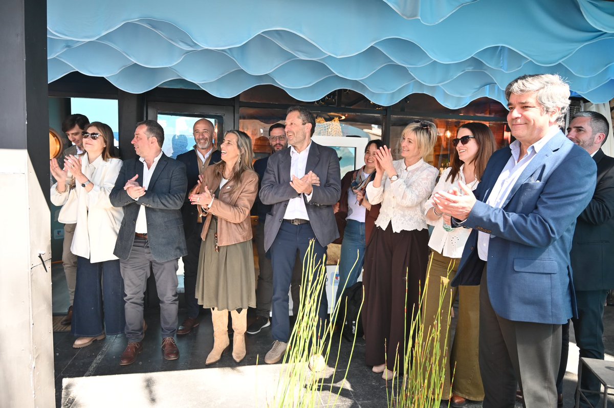 minturuy's tweet photo. 📍 En el marco de la participación de Colonia en la Rural del Prado, la Ministra (I) Ana Claudia Caram y el Director Nacional de Turismo, Cristian Pos acompañaron el lanzamiento de la próxima campaña de comunicación impulsada por la Dirección de Turismo de Colonia y la Asociación Turística de Colonia.

La jornada también fue una oportunidad para presentar Bodegas de Colonia y Ruta del Queso, dos propuestas asociativas que invitan a descubrir los sabores, paisajes y experiencias que hacen de Colonia un destino único.

Durante la actividad se realizó una degustación de productos de ambas propuestas, acercando al público la riqueza y diversidad de la oferta turística y gastronómica del departamento.