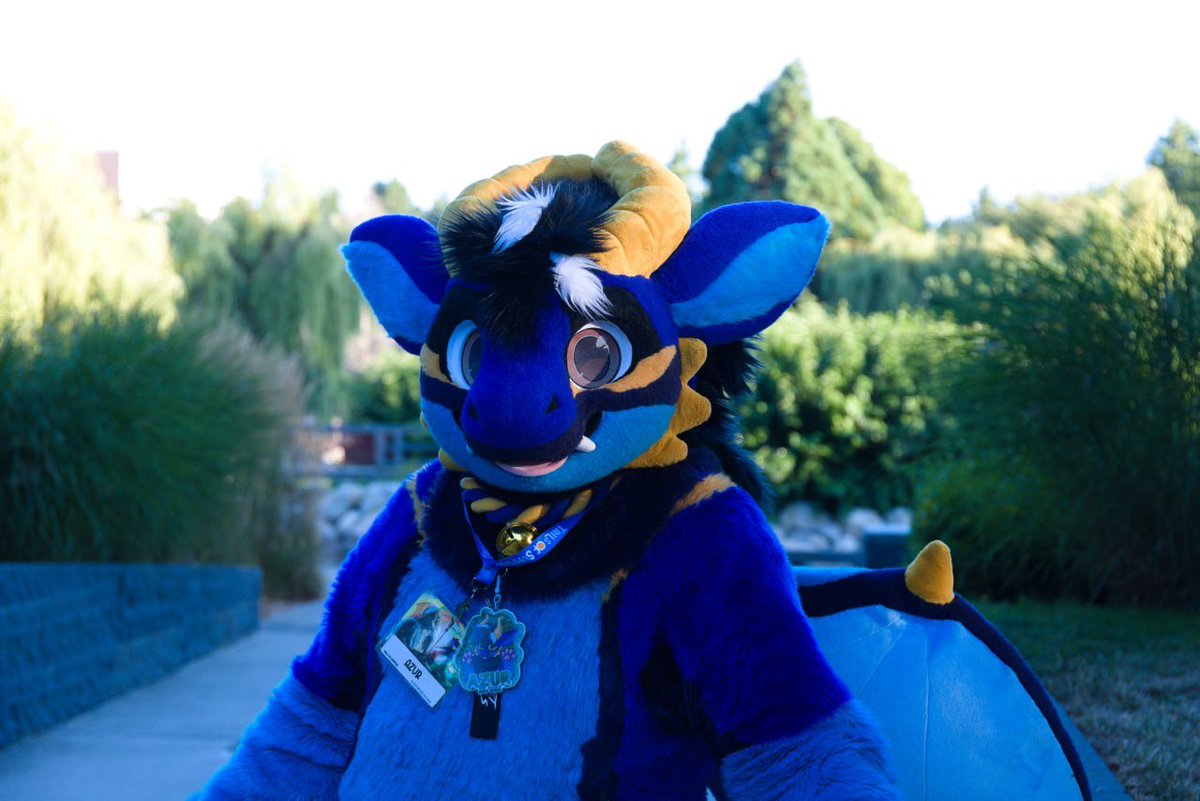 Azur_thedragon's tweet photo. @MaxFluffys Just a silly blue thing :3 https://t.co/S0bpJZ2gLu